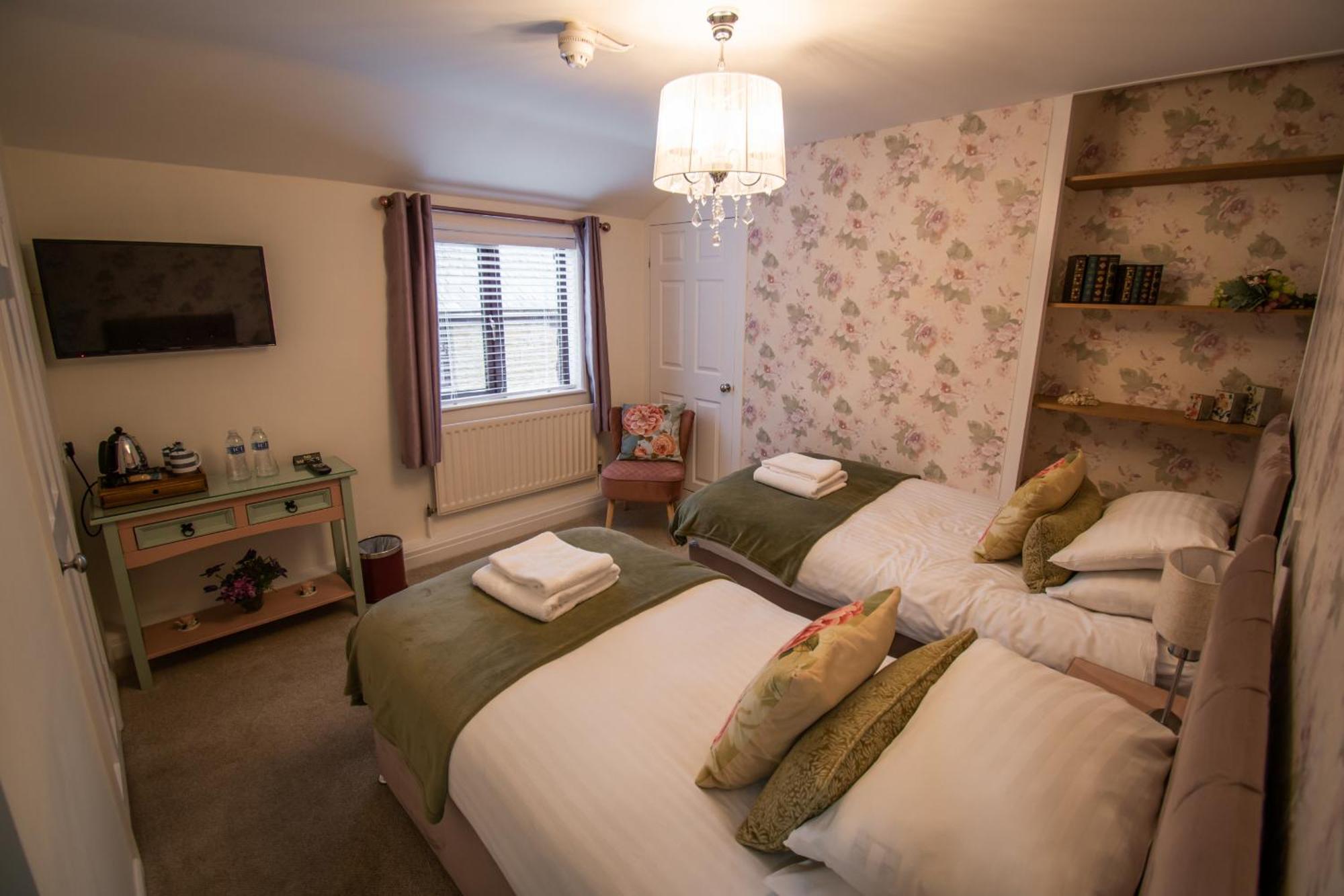 Hotel Royal George Great Easton  Esterno foto