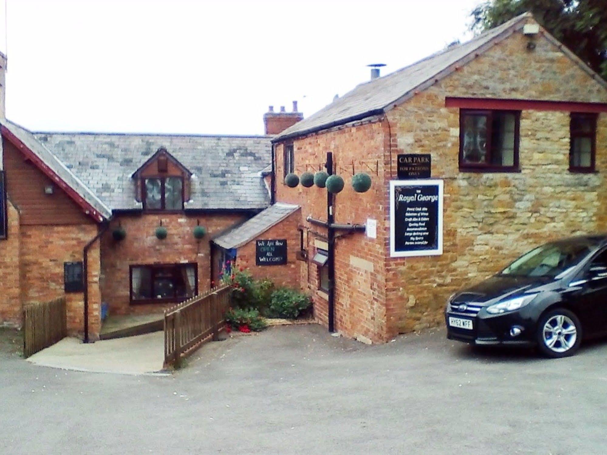 Hotel Royal George Great Easton  Esterno foto